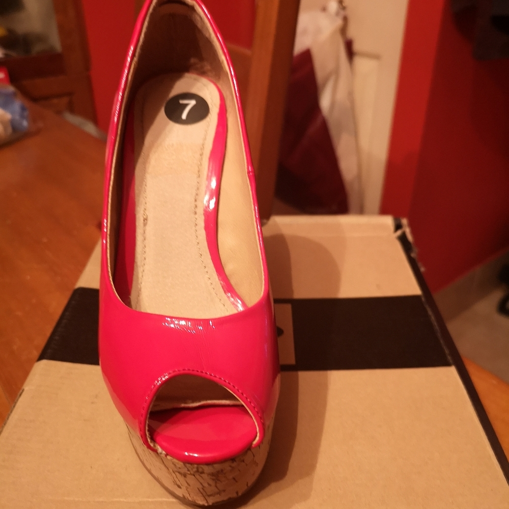 NEW ☀️☀️ Red Wedge Shoes - Picture 3 of 6
